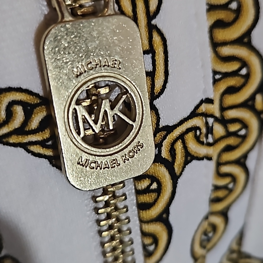 MICHAEL KORS Gold Chain Long Sleeve V-Neck Half Zip - Picture 3 of 7